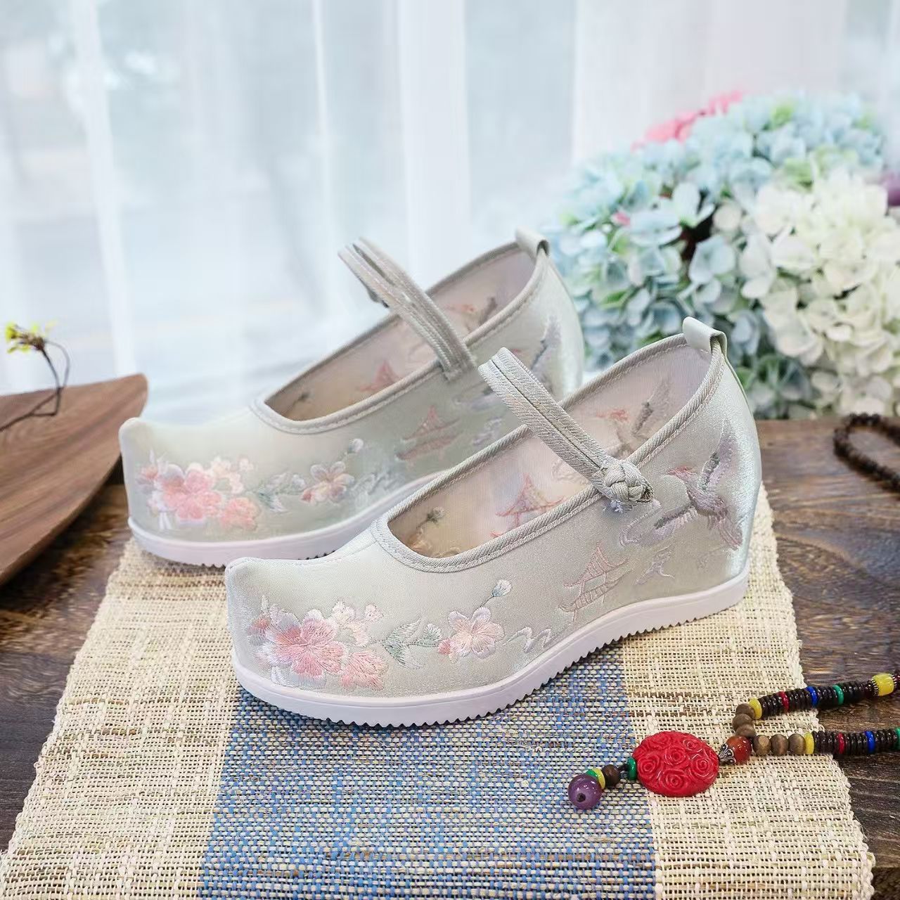 Zapatos bordados internos aume - Ethnic Fabric reseña y precio