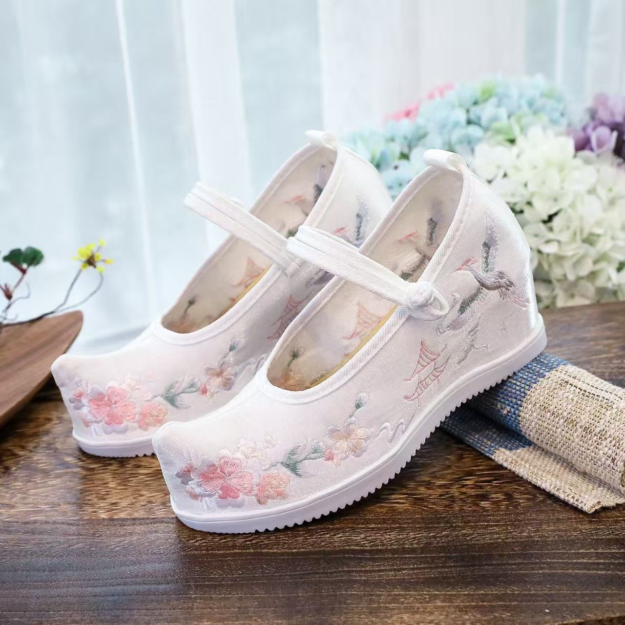 Zapatos bordados internos aume - Ethnic Fabric reseña y precio