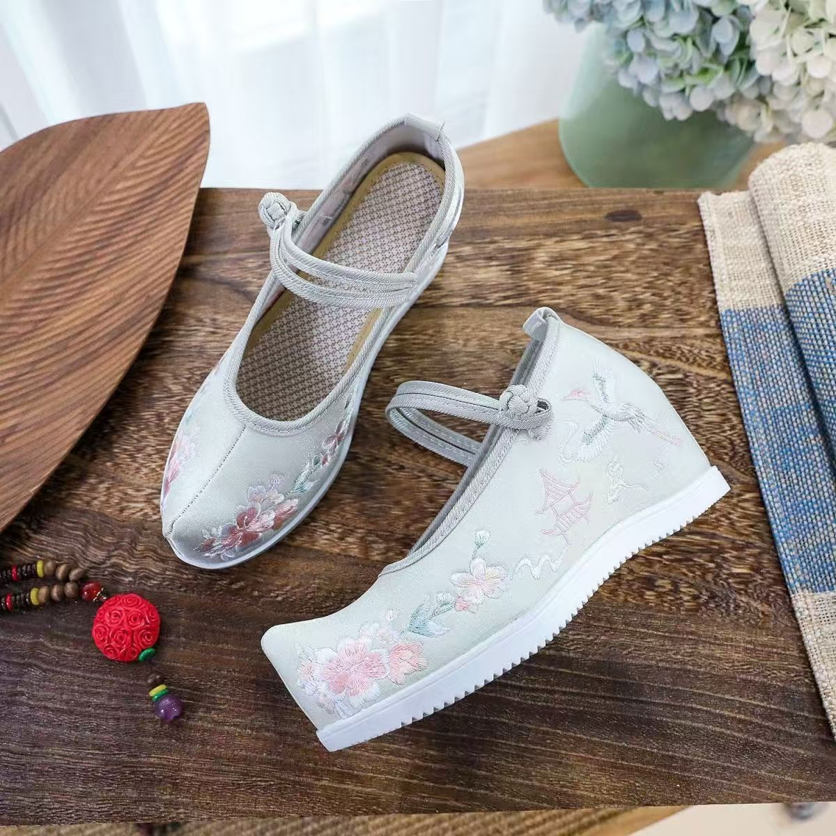 Zapatos bordados internos aume - Ethnic Fabric reseña y precio