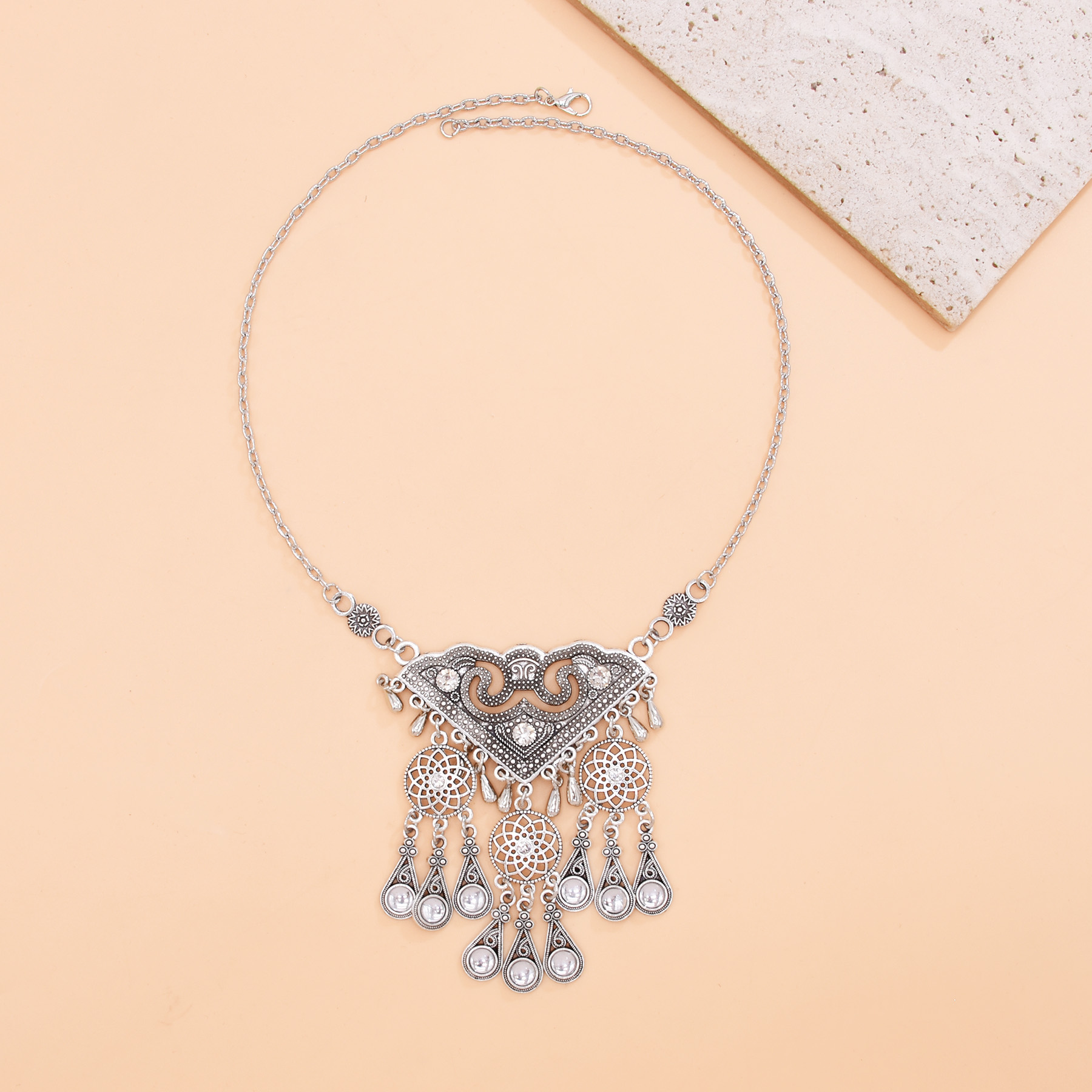 Collar con Colgante de Geometr - Ethnic Fashion Pakistan reseña y precio